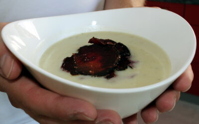 Fenchelsuppe mit rote Bete Chips